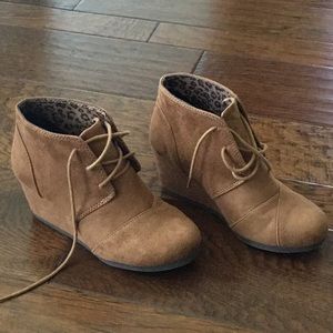 Brown booties size 6 1/2